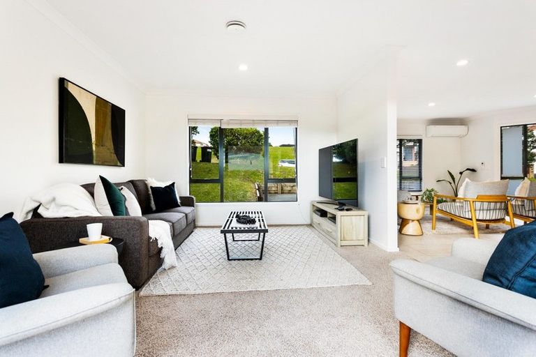 Photo of property in 40 Rising Parade, Fairview Heights, Auckland, 0632