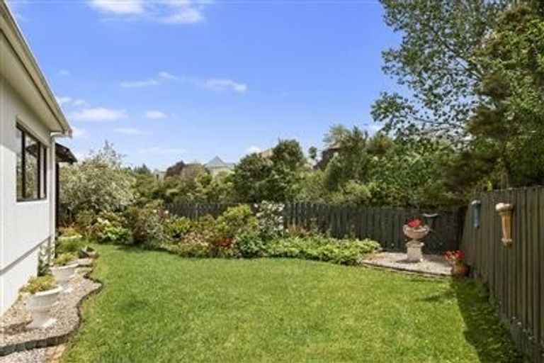 Photo of property in 2/12 Centorian Drive, Windsor Park, Auckland, 0632