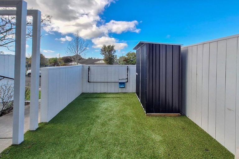 Photo of property in 5/2 Jadewynn Drive, Massey, Auckland, 0614