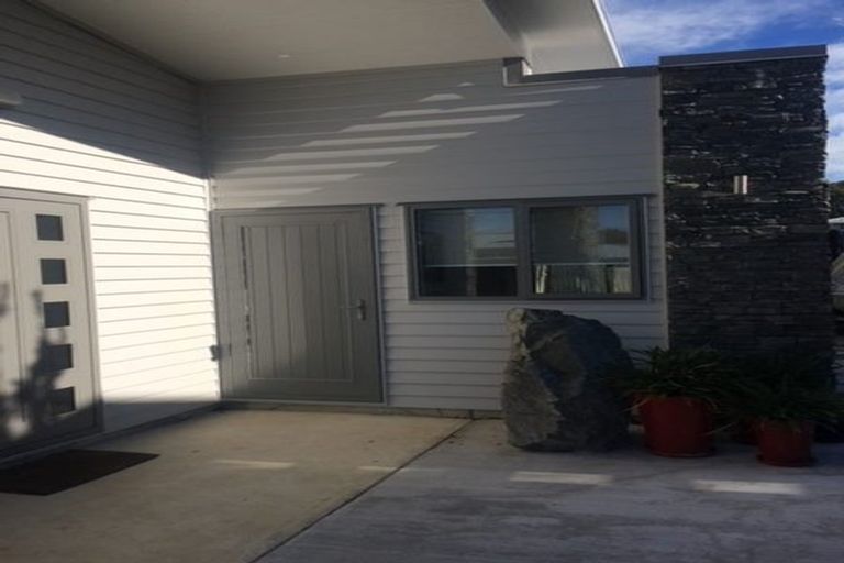 Photo of property in 3a Te Arawi Street, Takapuwahia, Porirua, 5022