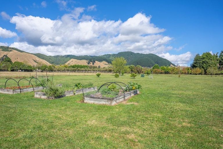 Photo of property in 106 Settlement Road, Te Horo, Otaki, 5582