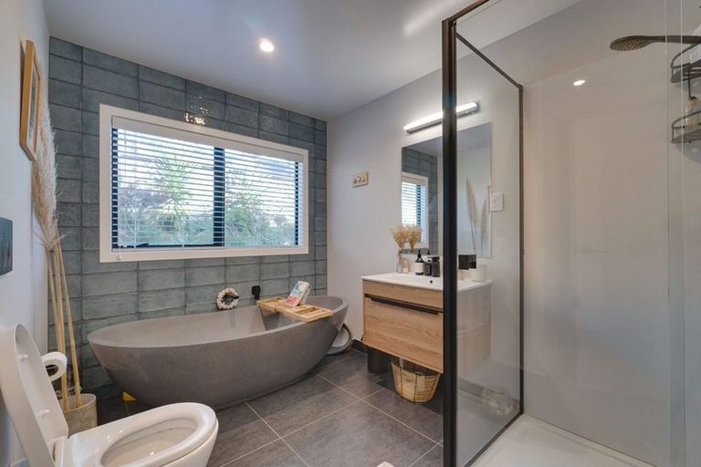 Photo of property in 37 Seagrass Place, Otaki Beach, Otaki, 5512