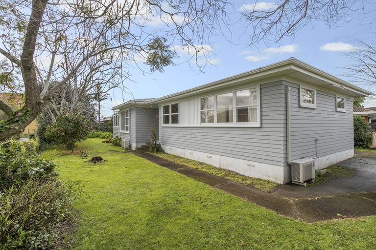 Photo of property in 63 Muir Avenue, Mangere Bridge, Auckland, 2022