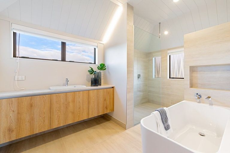 Photo of property in 3 Clearwater Cove, West Harbour, Auckland, 0618