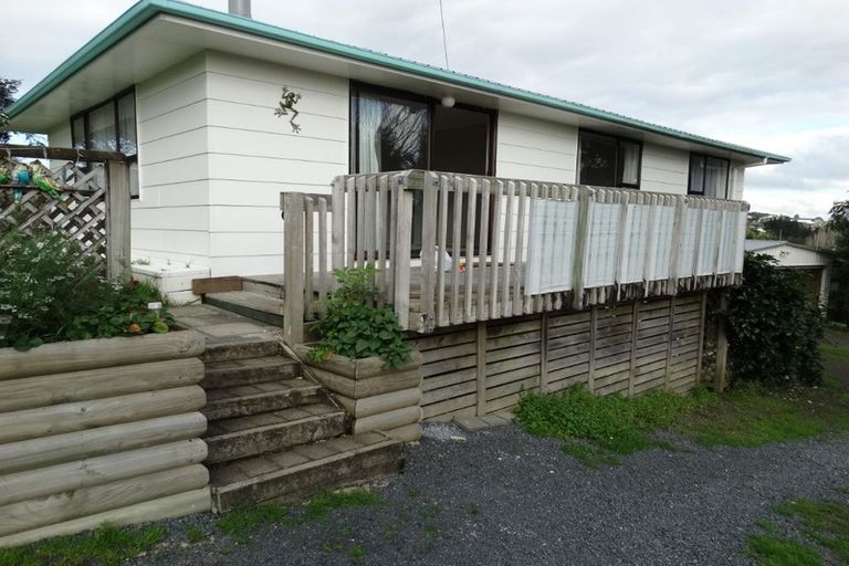 Photo of property in 5 Hueglow Rise, West Harbour, Auckland, 0618