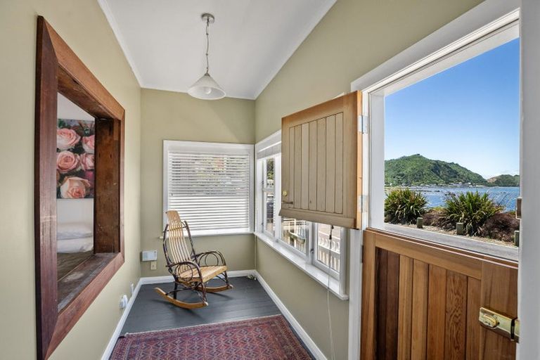 Photo of property in 170 Breaker Bay Road, Breaker Bay, Wellington, 6022