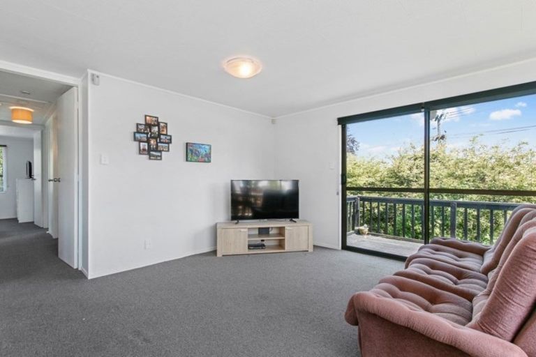Photo of property in 2/17 Sunnyside Road, Sunnyvale, Auckland, 0612