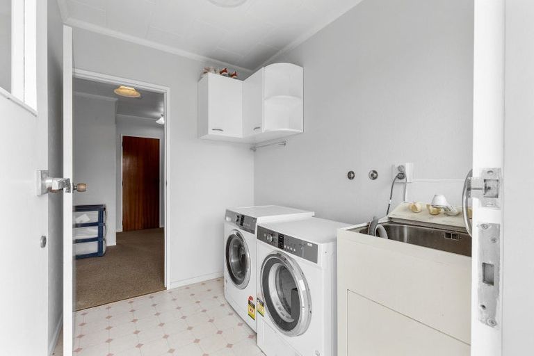 Photo of property in 15 Mudgway Place, Awapuni, Palmerston North, 4412