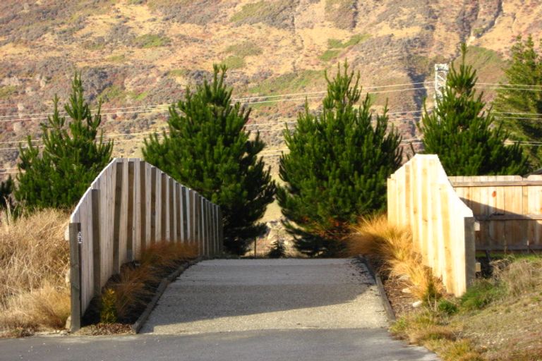 Photo of property in 12 Mystery Grove, Lake Hayes, Queenstown, 9304