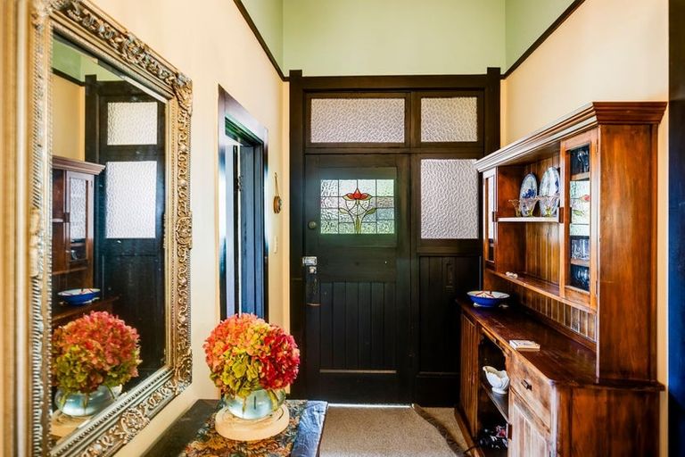 Photo of property in 19 Cameron Road, Bluff Hill, Napier, 4110