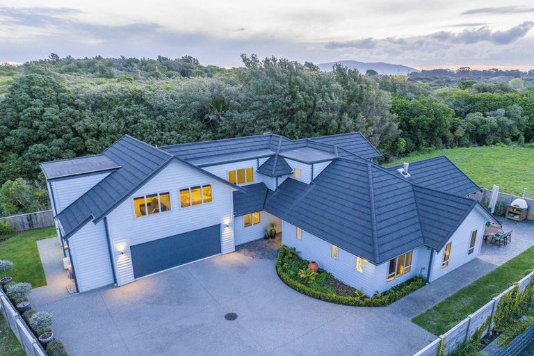 Photo of property in 13 Morepork Drive, Waikanae, 5036