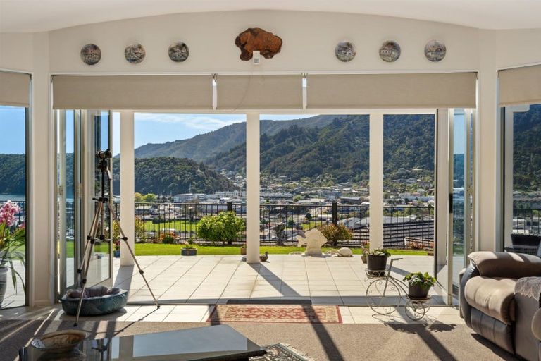 Photo of property in 8 Harbour View Heights, Picton, 7220