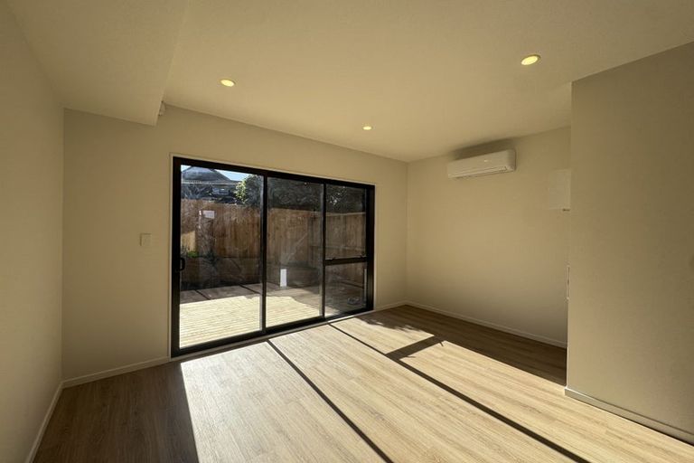 Photo of property in 11 Pipitea Place, Massey, Auckland, 0614