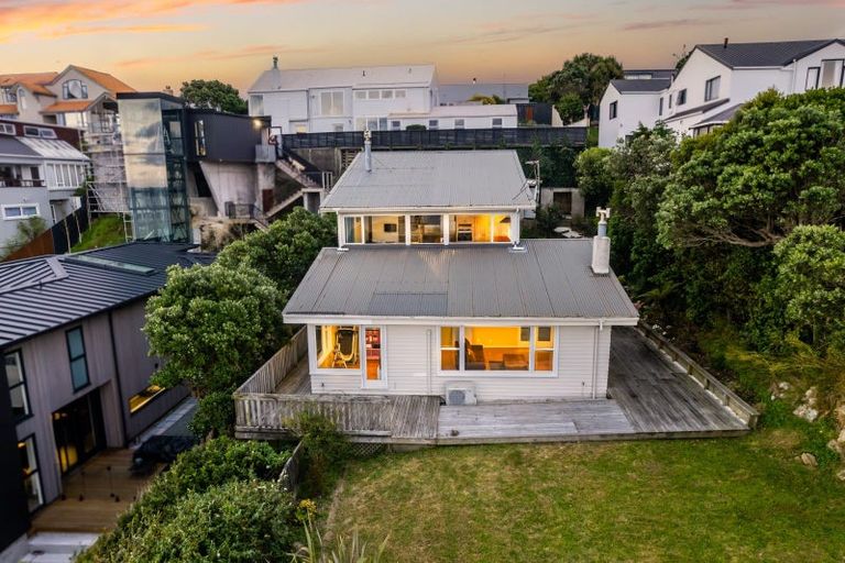 Photo of property in 16 Shalimar Crescent, Khandallah, Wellington, 6035