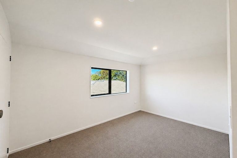 Photo of property in 6/18 Albert Road, Kelston, Auckland, 0602