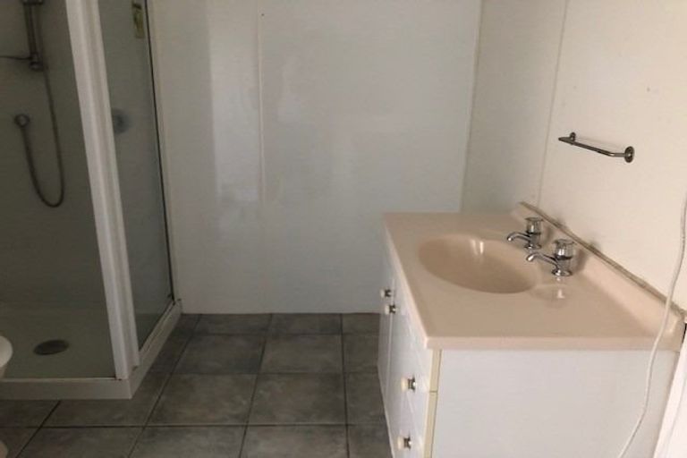 Photo of property in 8a Fordham Street, Beach Haven, Auckland, 0626