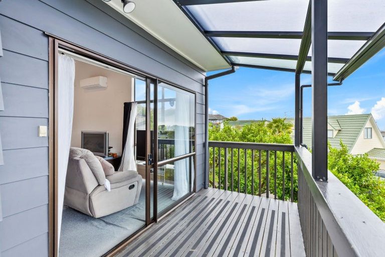 Photo of property in 13 Frosses Place, Massey, Auckland, 0614