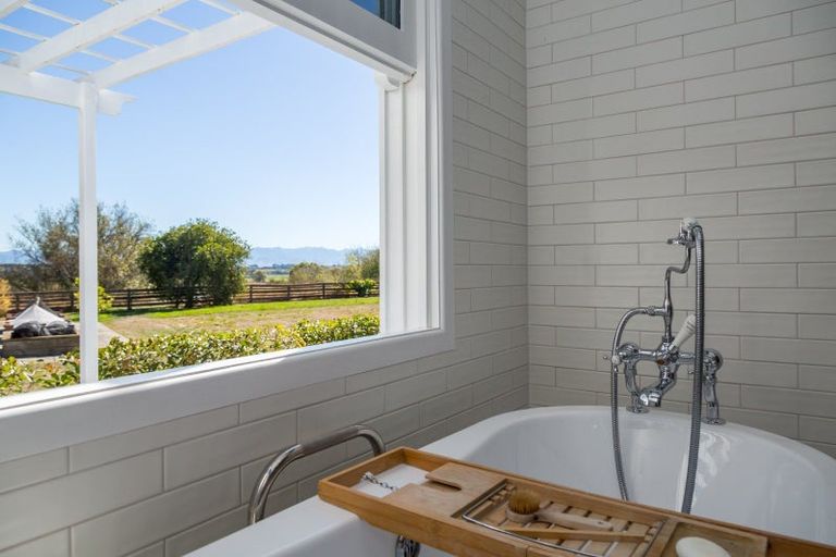 Photo of property in Gladstone Road, Gladstone, 5884