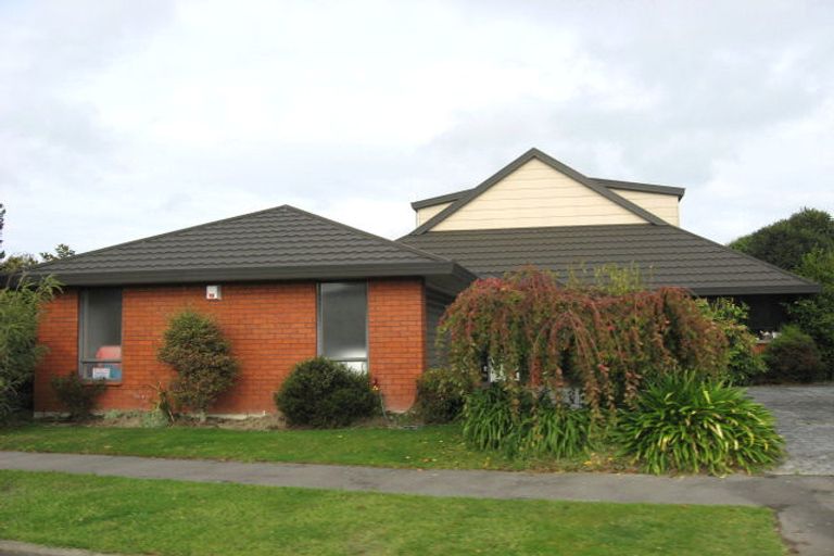 Photo of property in 18 Honeysuckle Place, Northcote, Christchurch, 8052