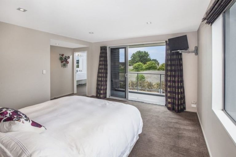 Photo of property in 31 Linkwater Way, Parklands, Christchurch, 8083