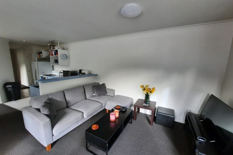 Photo of property in 64a Newlands Road, Newlands, Wellington, 6037