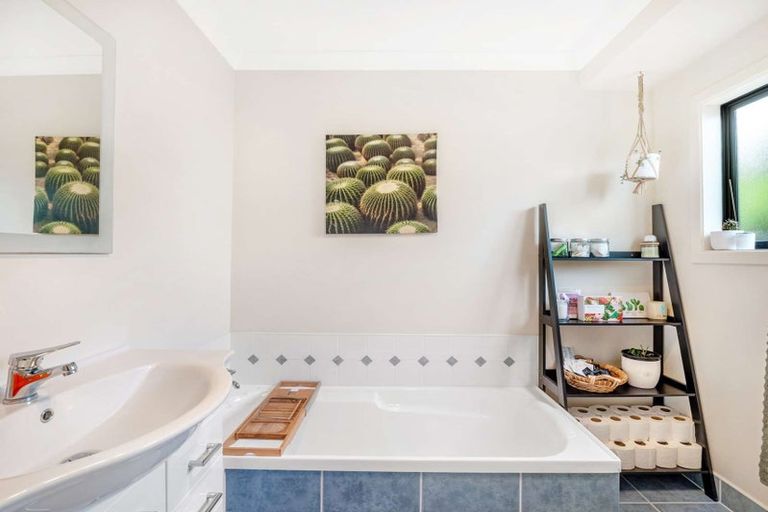 Photo of property in 34 Dahlstrom Grove, Kelvin Grove, Palmerston North, 4414