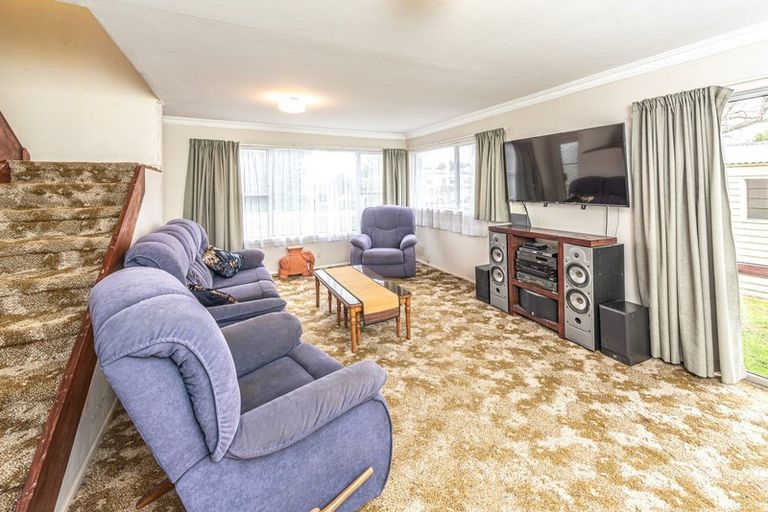 Photo of property in 1 Lupton Street, Waverley, 4510