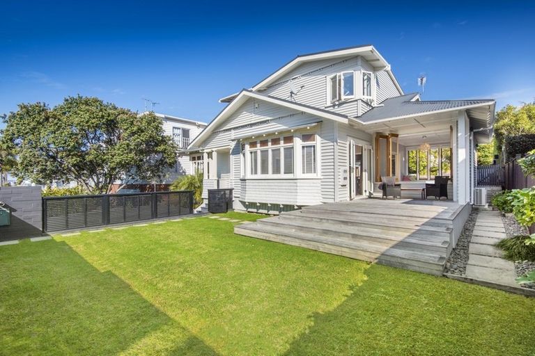 Photo of property in 19 Hamana Street, Narrow Neck, Auckland, 0622