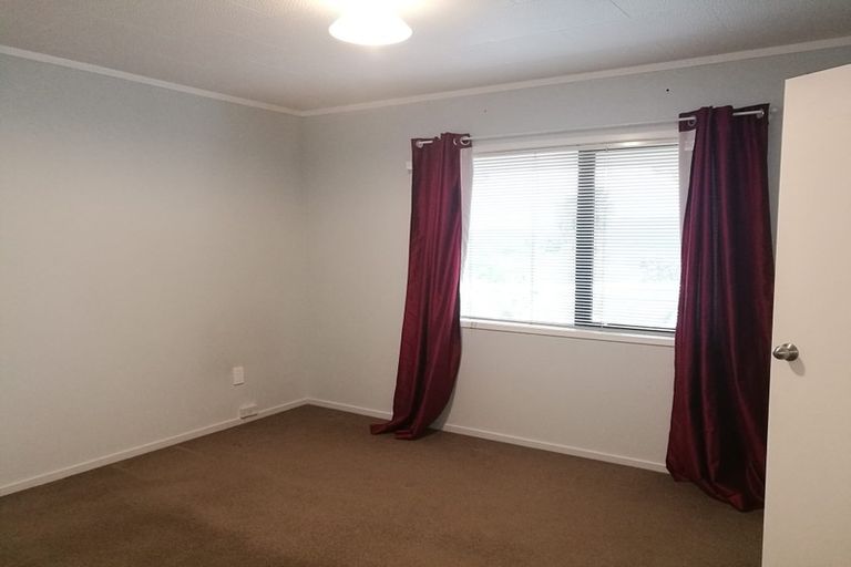 Photo of property in 11 Lasque Place, Glen Eden, Auckland, 0602