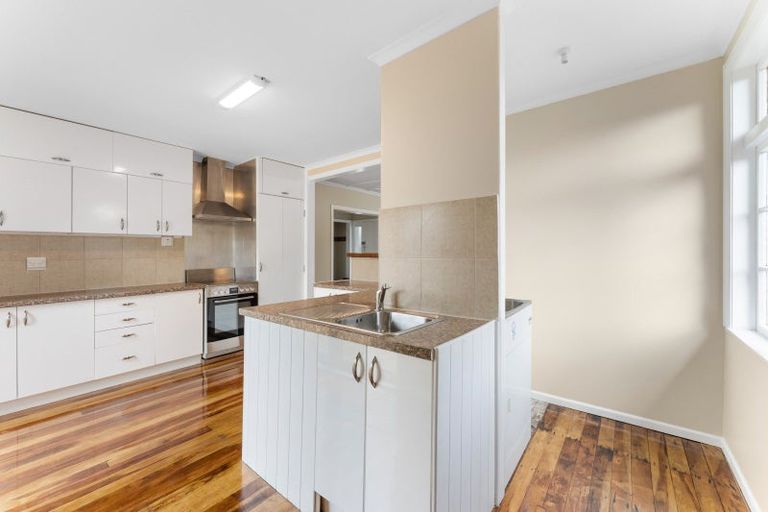 Photo of property in 30 Tararua Street, Pahiatua, 4910