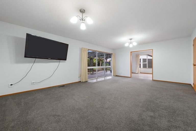 Photo of property in 15 Algie Place, Avonhead, Christchurch, 8042