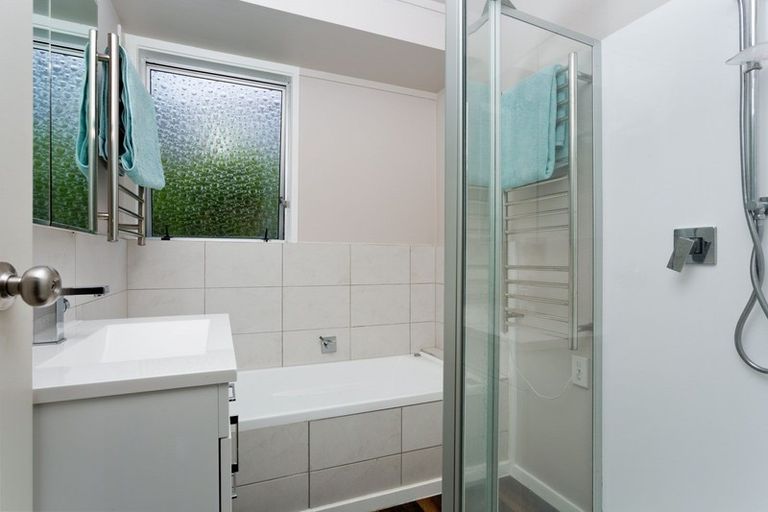 Photo of property in 17 Malters Place, Browns Bay, Auckland, 0630