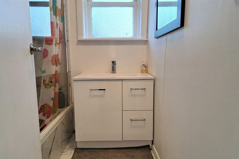 Photo of property in 17 Strand Crescent, Naenae, Lower Hutt, 5011