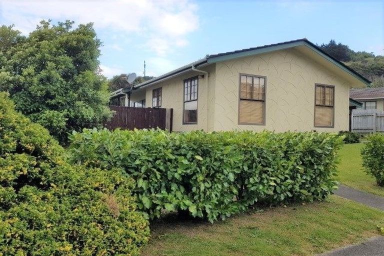 Photo of property in 86 Omapere Street, Whitby, Porirua, 5024