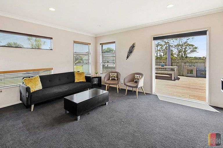 Photo of property in 50 Stranraer Crescent, Wattle Downs, Auckland, 2103