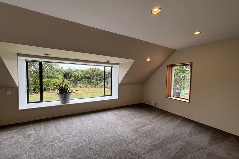 Photo of property in 5 Drayton Drive, Mount Pleasant, Christchurch, 8081