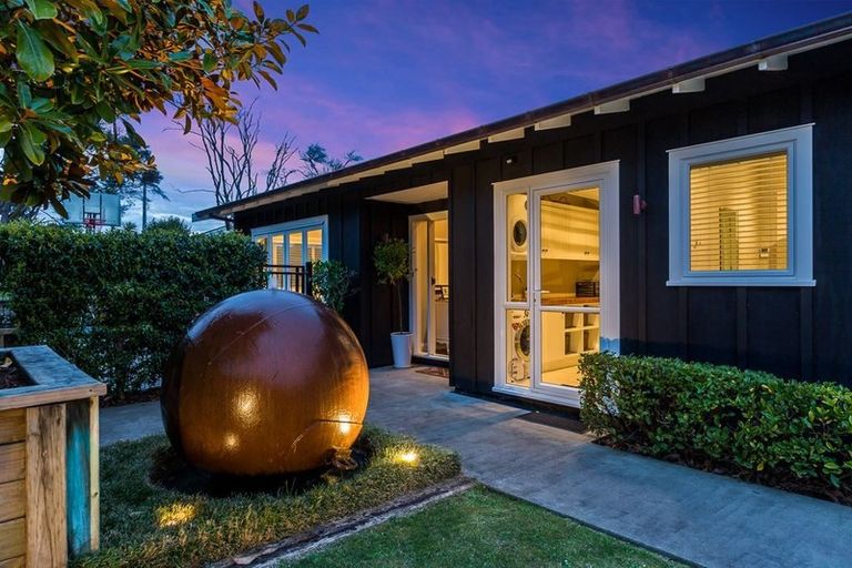 Photo of property in 373 Paremoremo Road, Paremoremo, Auckland, 0632