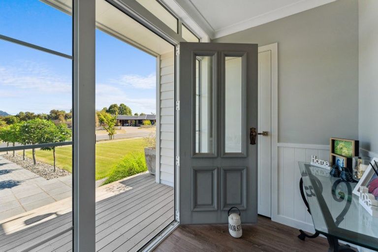 Photo of property in 8 Pukatea Lane, Kinloch, Taupo, 3377