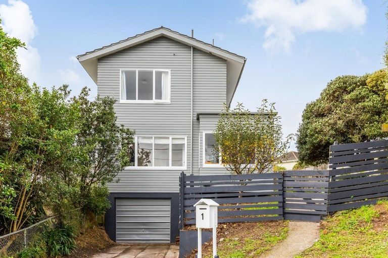 Photo of property in 1 Derby Place, Cannons Creek, Porirua, 5024