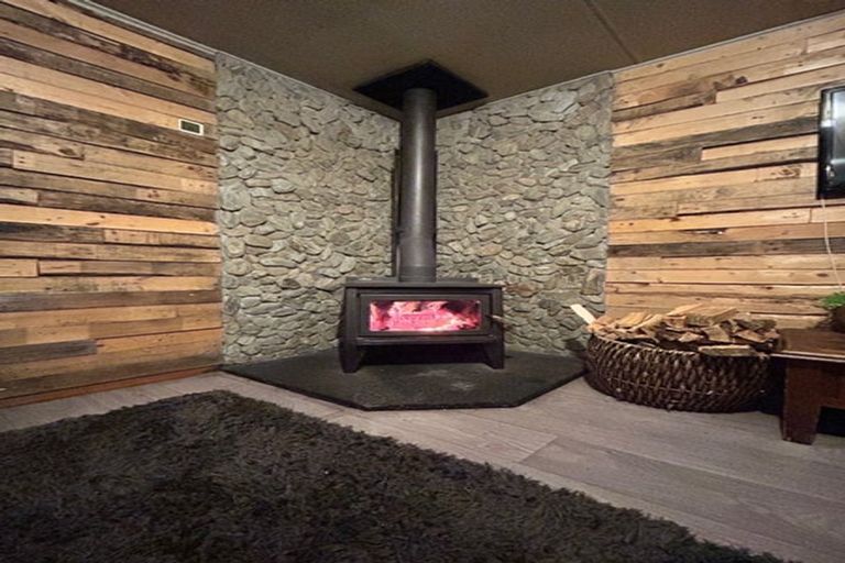 Photo of property in 51 Kent Street, Picton, 7220