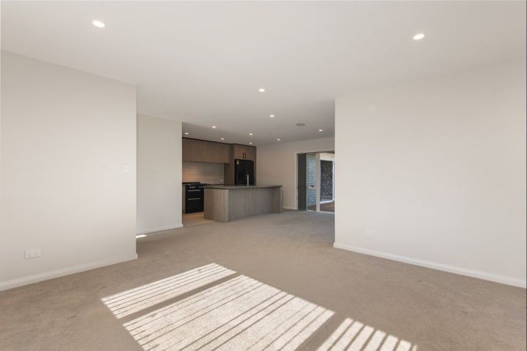 Photo of property in 39 Coutts Way, Fitzherbert, Palmerston North, 4410