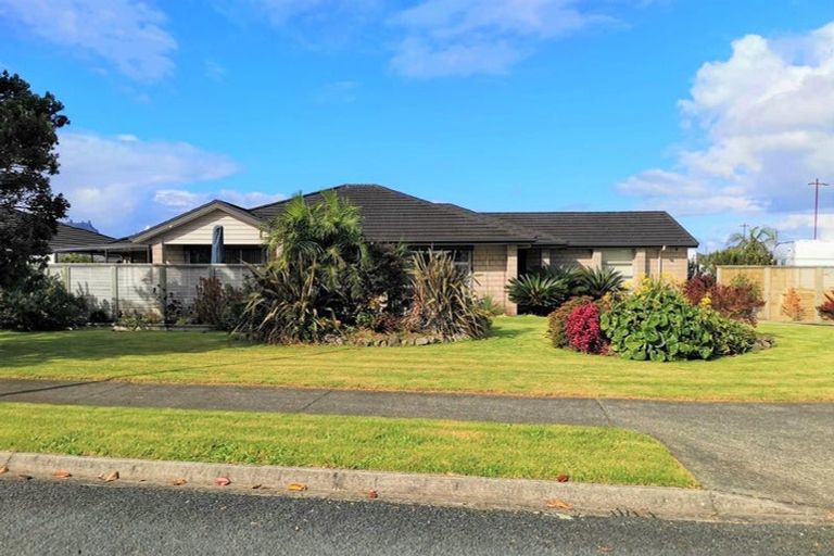 Photo of property in 5 Kowi Lakes Drive, One Tree Point, 0118