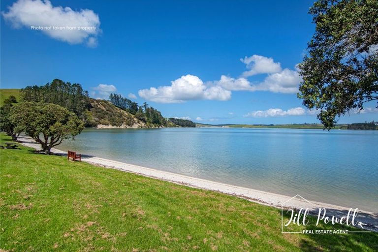 Photo of property in 36 Kilbraugh Street, Whakapirau, Maungaturoto, 0583