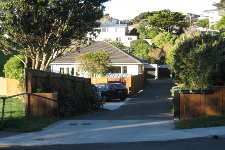 Photo of property in 7 Lyndfield Lane, Newlands, Wellington, 6037