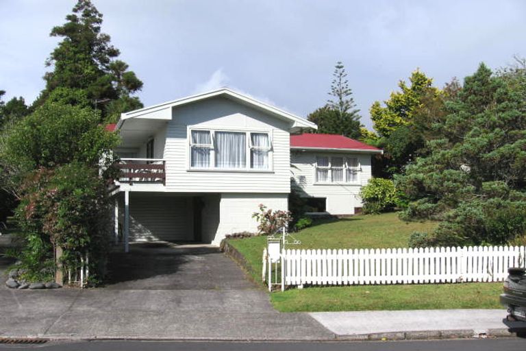 Photo of property in 9 Gaede Terrace, Sunnyvale, Auckland, 0612