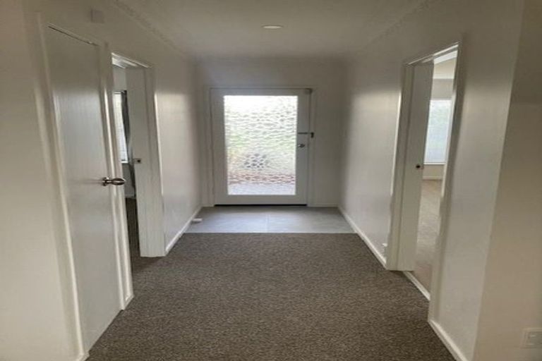 Photo of property in 1/2 Kurnell Drive, Botany Downs, Auckland, 2010