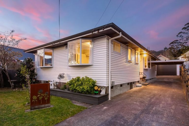 Photo of property in 3 Glen Alice Grove, Naenae, Lower Hutt, 5011