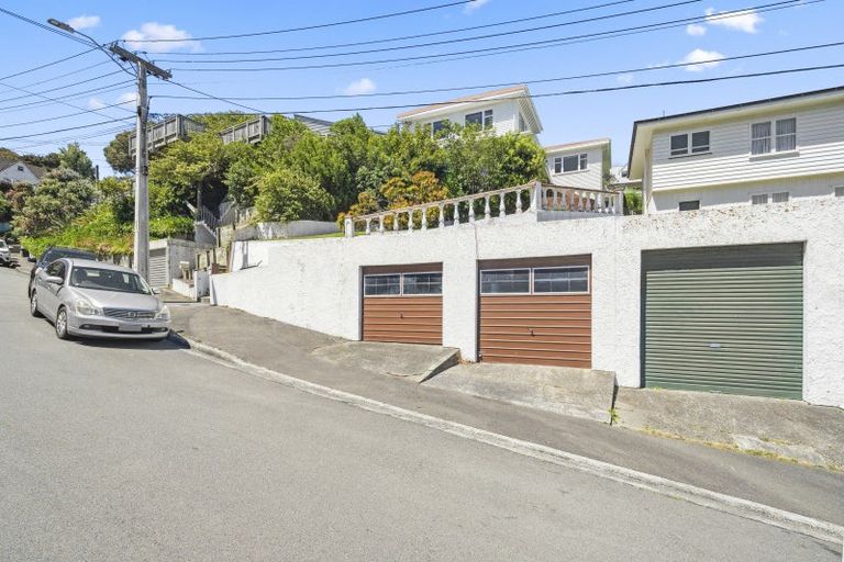 Photo of property in 28 Ashleigh Crescent, Miramar, Wellington, 6022