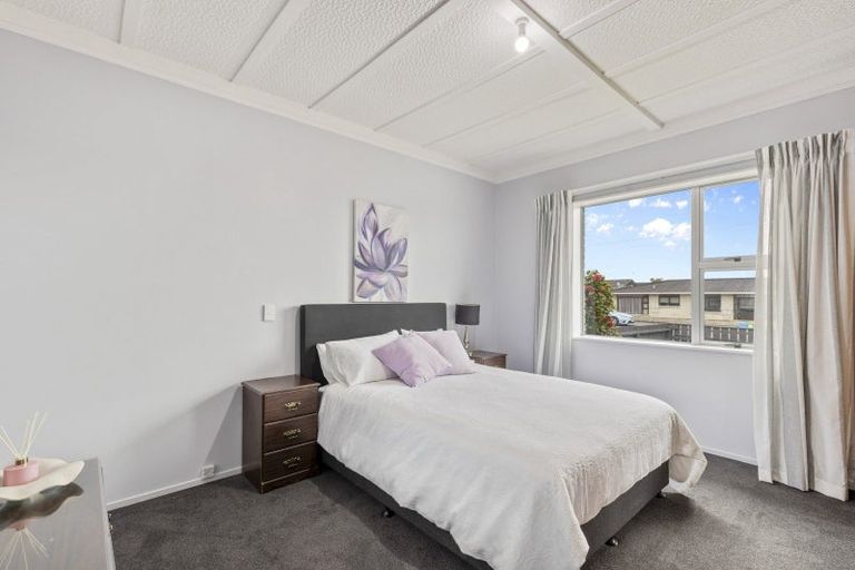 Photo of property in 27 Tukapa Street, Westown, New Plymouth, 4310