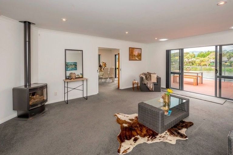 Photo of property in 62 The Drive, Paraparaumu Beach, Paraparaumu, 5032
